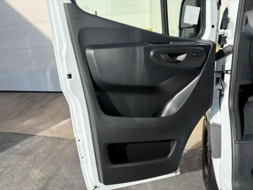 2025 Mercedes-Benz Sprinter 2500 High Roof