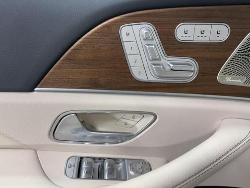 2025 Mercedes-Benz GLS 450 4MATIC
