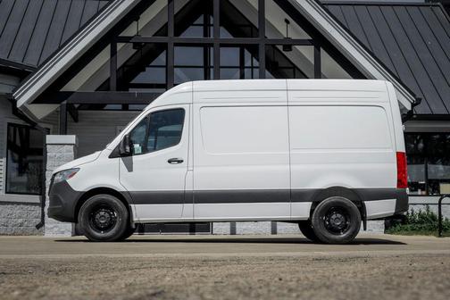 Arctic White 2026 Mercedes-Benz Sprinter 2500 Cargo 144 WB