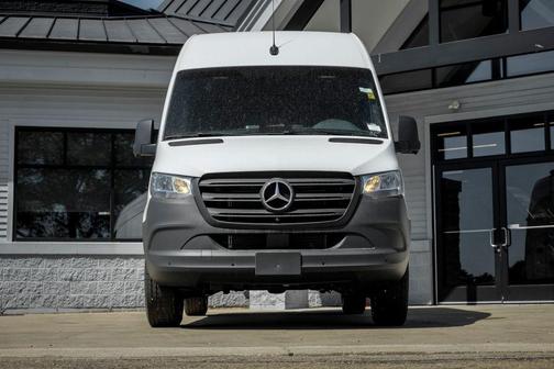 Arctic White 2026 Mercedes-Benz Sprinter 2500 Cargo 144 WB