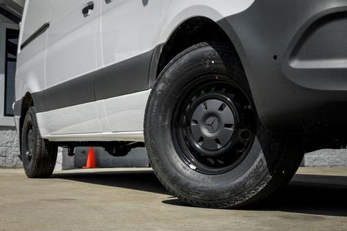 Arctic White 2026 Mercedes-Benz Sprinter 2500 Cargo 144 WB