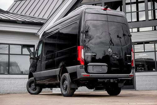 Obsidian Black Metallic 2026 Mercedes-Benz Sprinter 2500 Passenger 144 WB