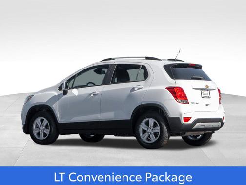 Summit White 2022 Chevrolet Trax LT