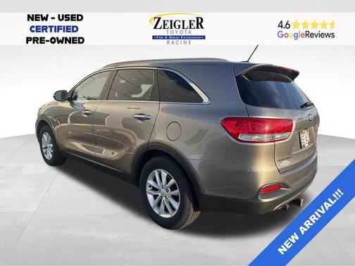 Titanium Silver 2017 Kia Sorento LX