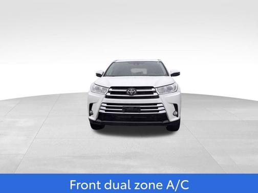 White 2018 Toyota Highlander XLE
