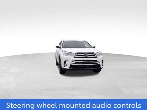 White 2018 Toyota Highlander XLE