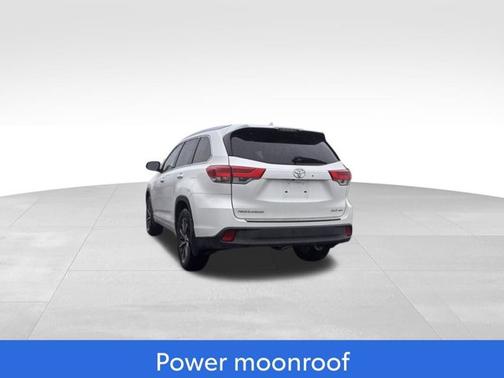 White 2018 Toyota Highlander XLE