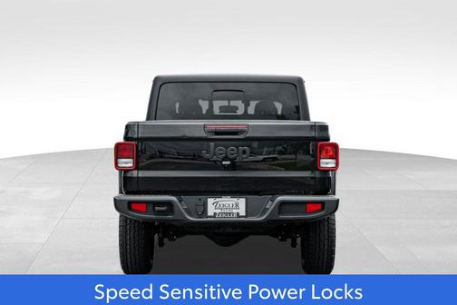 Black Clearcoat 2022 Jeep Gladiator Willys 4x4