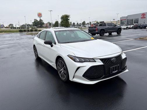 Pearl 2019 Toyota Avalon XSE