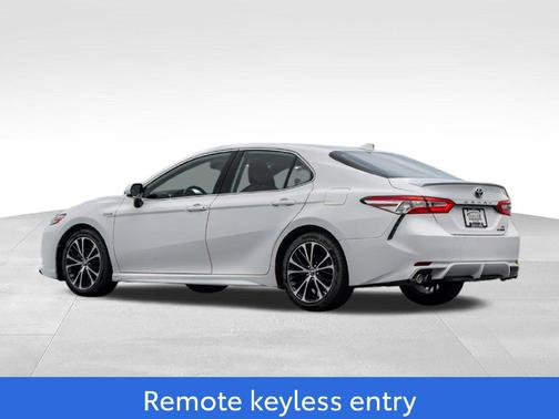 Super White 2020 Toyota Camry SE