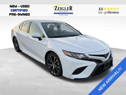 Super White 2020 Toyota Camry SE