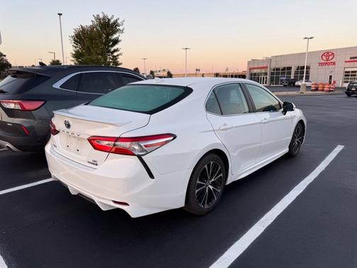 Super White 2020 Toyota Camry SE