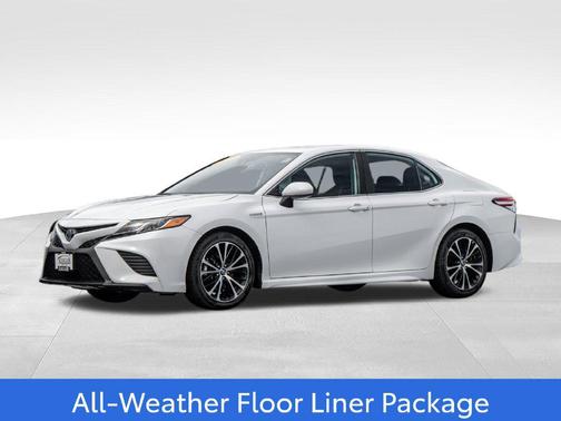 Super White 2020 Toyota Camry SE