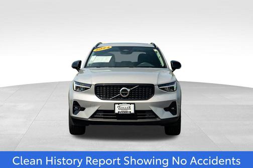 2024 Volvo XC40 B5 Plus Dark Theme