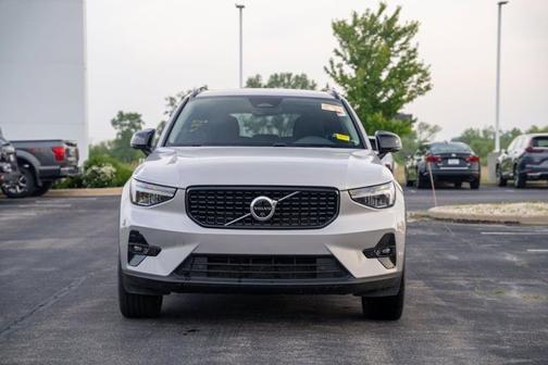 2024 Volvo XC40 Plus Dark Theme