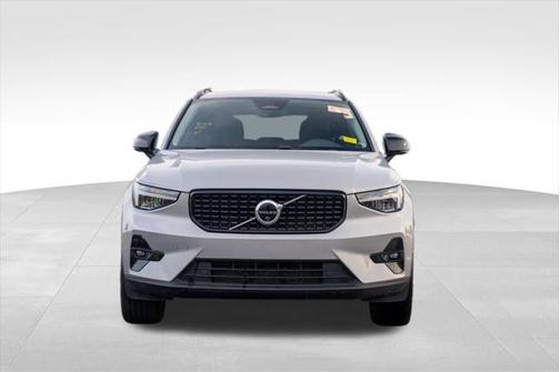 2024 Volvo XC40 B5 Plus Dark Theme