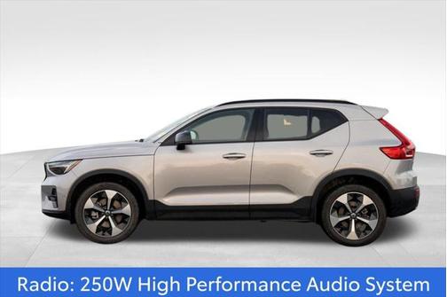 2024 Volvo XC40 B5 Plus Dark Theme