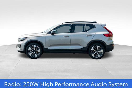 2024 Volvo XC40 B5 Plus Dark Theme