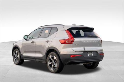 2024 Volvo XC40 B5 Plus Dark Theme