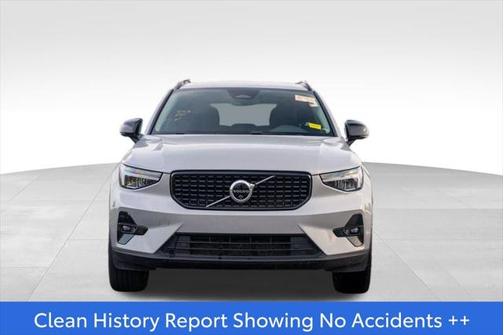 2024 Volvo XC40 B5 Plus Dark Theme