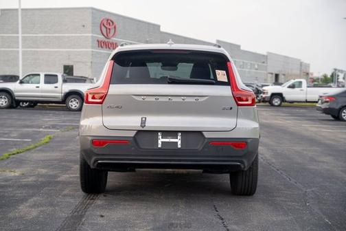 2024 Volvo XC40 Plus Dark Theme