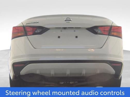 Glacier White 2022 Nissan Altima S FWD