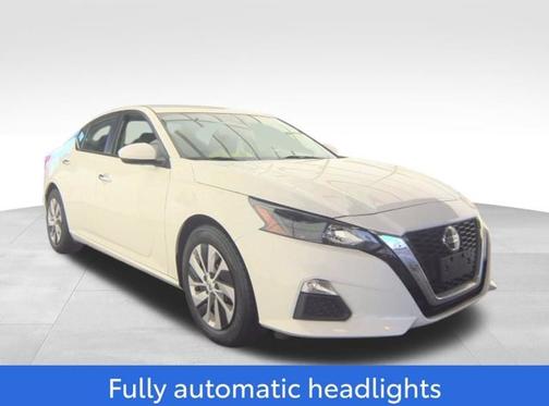 Glacier White 2022 Nissan Altima S FWD