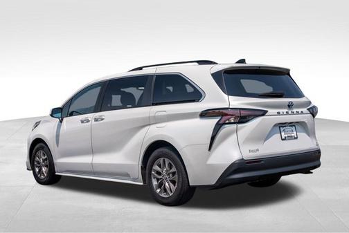2023 Toyota Sienna XLE 8 Passenger