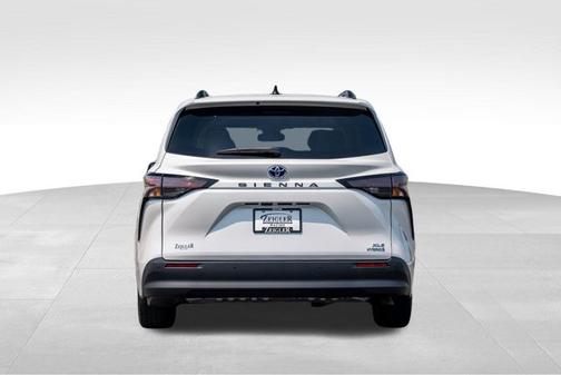 2023 Toyota Sienna XLE 8 Passenger