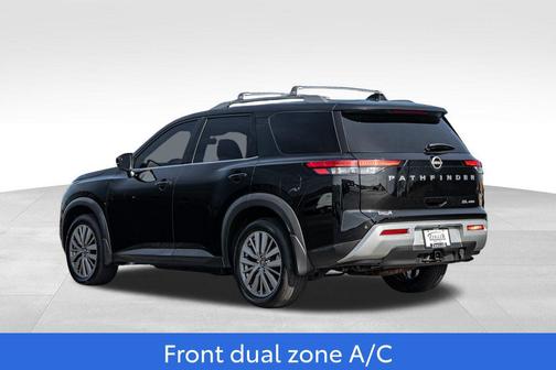 2023 Nissan Pathfinder SL 4WD