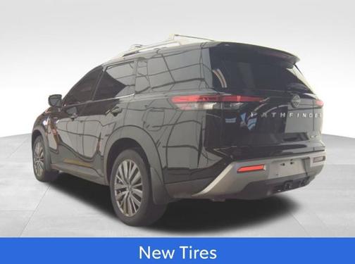 2023 Nissan Pathfinder SL 4WD