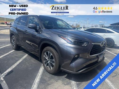 Magnetic Gray Metallic 2023 Toyota Highlander XLE