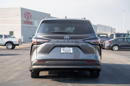 2025 Toyota Sienna XLE