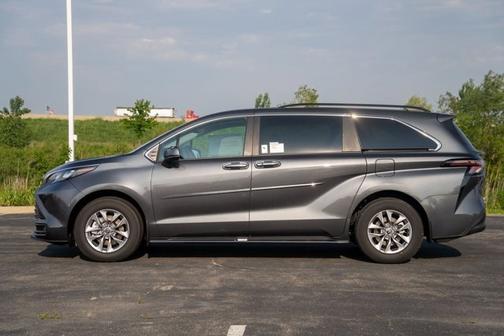 2025 Toyota Sienna XLE