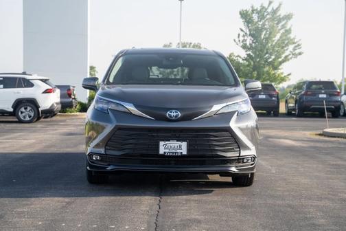 2025 Toyota Sienna XLE