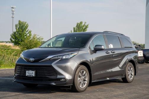 2025 Toyota Sienna XLE