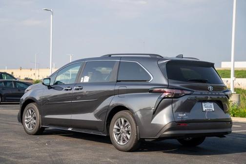 2025 Toyota Sienna XLE