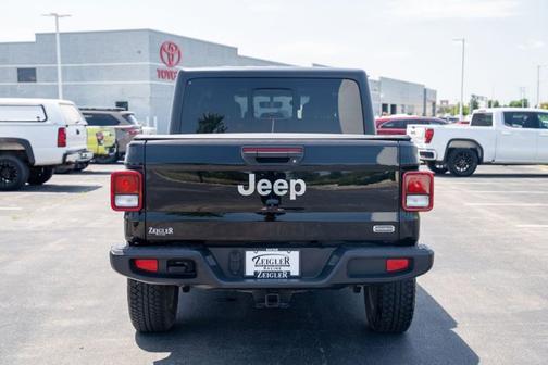 2022 Jeep Gladiator Overland