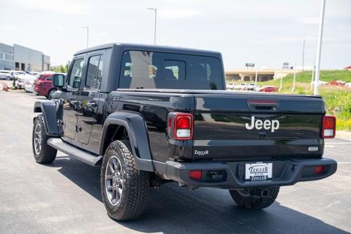 2022 Jeep Gladiator Overland
