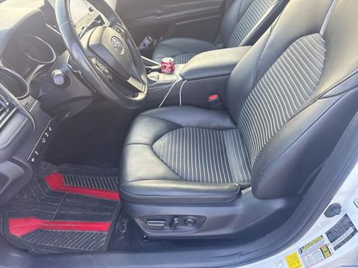 Ice Cap 2023 Toyota Camry SE