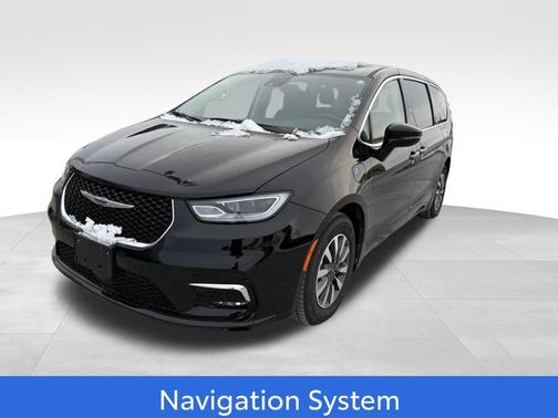 2024 Chrysler Pacifica Hybrid Select