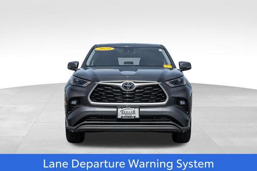 Magnetic Gray Metallic 2023 Toyota Highlander LE