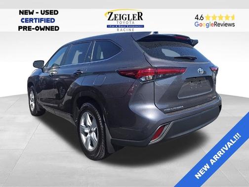 Magnetic Gray Metallic 2023 Toyota Highlander LE