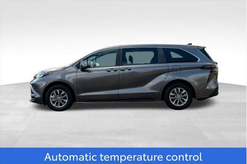 2024 Toyota Sienna LE