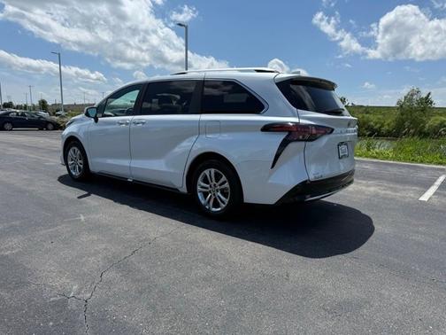2024 Toyota Sienna Platinum