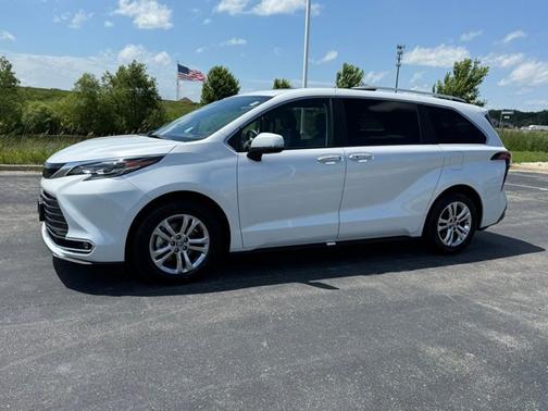 2024 Toyota Sienna Platinum