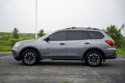 2020 Nissan Pathfinder SV
