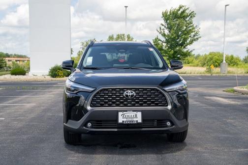 2025 Toyota Corolla Cross XLE