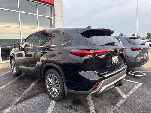 Midnight Black Metallic 2021 Toyota Highlander Platinum