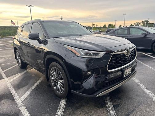 Midnight Black Metallic 2021 Toyota Highlander Platinum